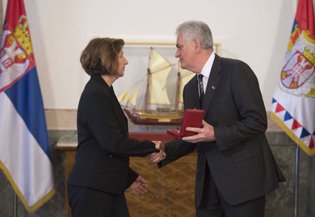 Николић уручио одликовање породици пилота Мехића